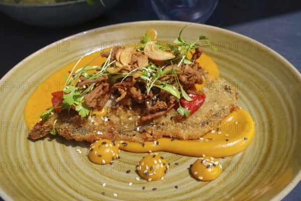 Wiener schnitzel, breaded veal schnitzel, meat dish served on plate, main course, breadcrumbs, salad topping, lemon slice, cranberries, restaurant 1821 Tübingen, restaurant, food photography, Tübingen, Baden-Württemberg, Germany