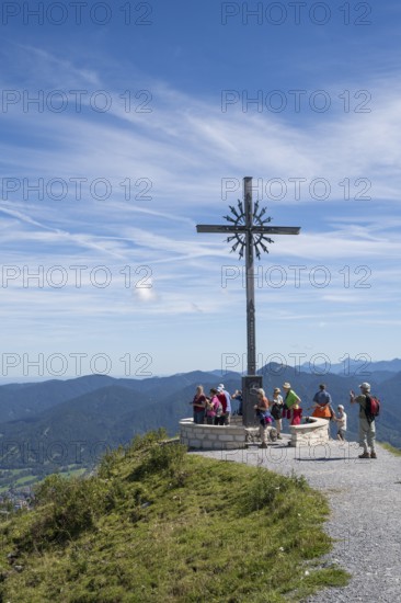 Summit cross with tourists, Brauneck 1555m, Bavarian Prealps, Isarwinkel, Lenggries, Upper Bavaria, Bavaria, Germany