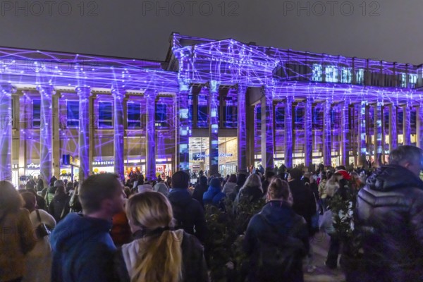 Stuttgart glows in 2025. Long shopping night in Stuttgart city center. A special attraction is the illumination of the Königsbau on Schlossplatz. The campaign was organized by the Stuttgart City Initiative (CIS) . Stuttgart, Baden-Württemberg, Germany
