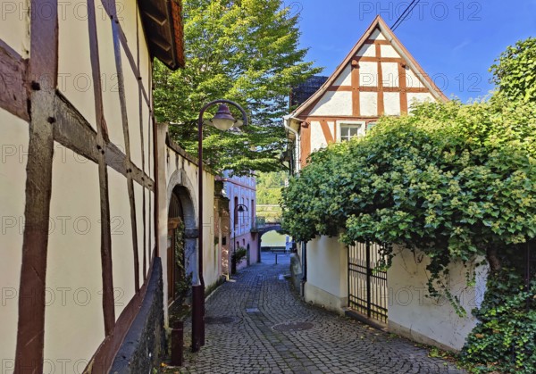 Enge gasse with half-timbered houses in the old town of Unkel, Rotweinstadt, Neuwied district, Rhineland-Palatinate, Lower Middle Rhine, Rhineland, Germany