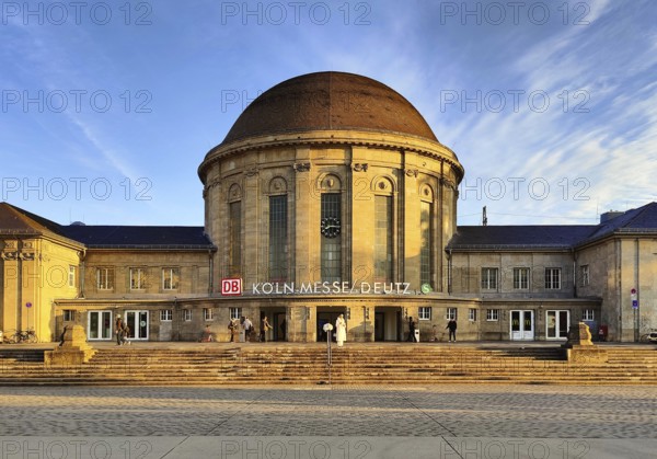 Historischer Kuppelbau Deutzer Bahnhof, Cologne, Rhineland, North Rhine-Westphalia, Germany
