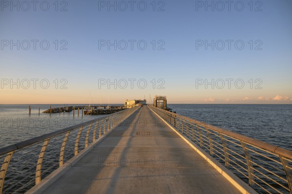 New 720 meter long pier in Prerow in the evening light, open since October 2024, Prerow, Darß, Mecklenburg-Western Pomerania, Germany