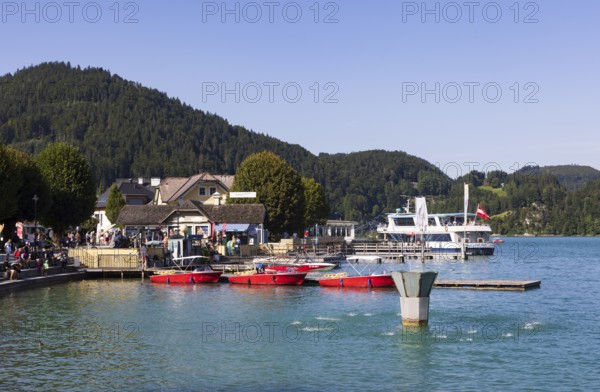 Lakeside promenade in Sankt Gilgen, Wolfgangsee, Salzkammergut, Salzburg, Austria