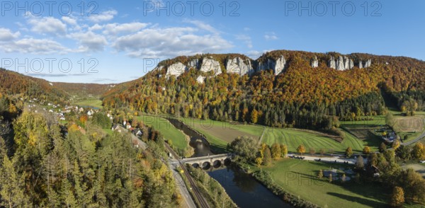 Aerial view, panorama of the Upper Danube Valley, surrounded by autumn vegetation with the Hausender Peaks above the Danube, climbing rocks, Jurassic limestone cliffs, Hausen im Tal, Swabian Jura, Baden-Württemberg, Germany
