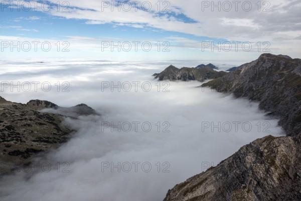 View from the Nebelhorn summit to mountains of the Allgäu Alps, mountains rising from fog in the valley, Oberstdorf, Oberallgäu, Allgäu, Bavaria, Germany