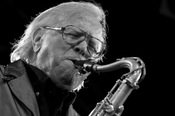 Klaus Doldinger died on 16.10.2025, archive recording Klaus Doldinger, musician, D, jazz, Passport Today, tour 2012, 17th Köpenicker Blues & Jazz Festival, performance open air, 20.07.2012, Rathaushof Köpenick, Berlin < english> Klaus Doldinger, musician, GER, jazz, performing 20.07.2012 in Berlin, Germany