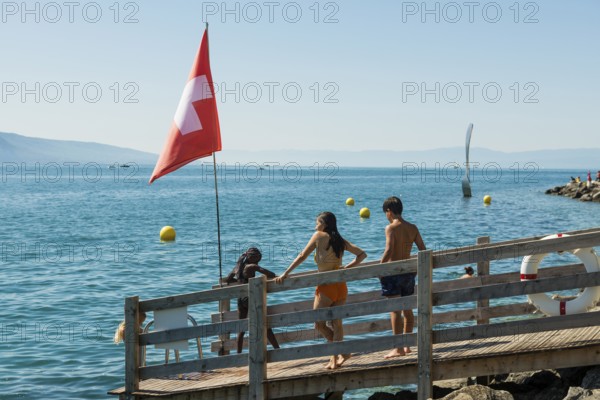 Promenade by the lake, Vevey, Lake Geneva, Lac Léman, Canton of Vaud, Switzerland
