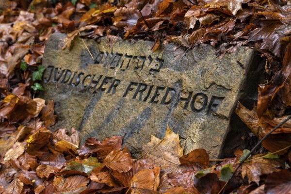 Close-up of a stone with Hebrew and German inscription, Jewish cemetery Bodenfelde, district of Northeim, Lower Saxony, Germany