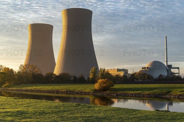 View across the Weser to the cooling towers of the Grohnde nuclear power plant in the morning light, Emmerthal, Lower Saxony, Germany