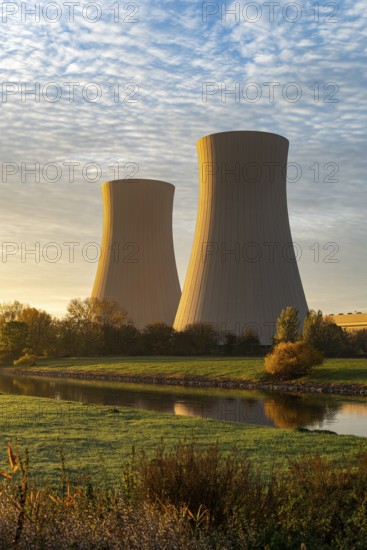 View across the Weser to the cooling towers of the Grohnde nuclear power plant in the morning light, Emmerthal, Lower Saxony, Germany