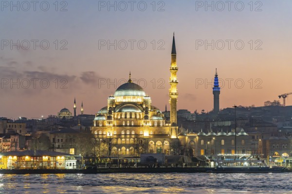 The New Mosque Yeni Cami at dusk, Eminönü, Istanbul, Turkey