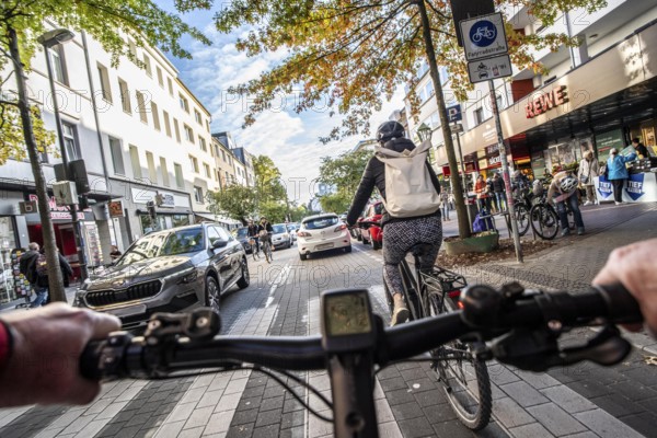 Cycling in the city, city centre road, cycle lane, two-wheeled traffic has priority, 30 km/h zone, cyclists' perspective, Essen, North Rhine-Westphalia, Germany