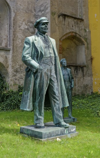 Lenin statue, statue of the founder of the Soviet Union Lenin on the grounds of the former Franciscan monastery in Cheb, Cheb, Eger, Egerland, Bohemia, Czech Republic, Czech Republic