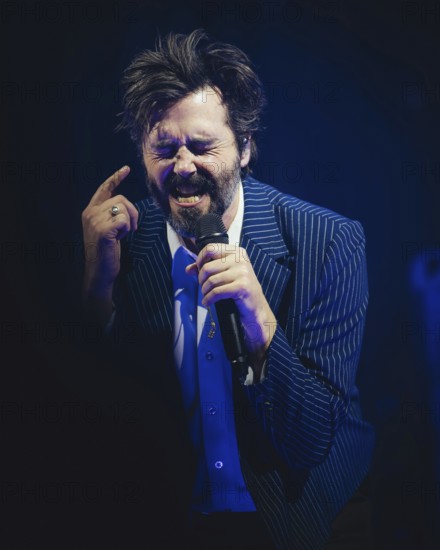 Ben Schneider, singer of Lord Huron live at the Tempodrom Berlin on 08.09.2025