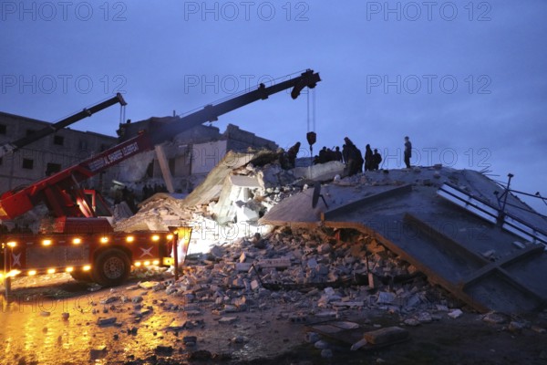 Civil defense teams attempt to rescue civilians trapped under the rubble after a powerful earthquake struck Turkey and Syria, killing tens of thousands. Aleppo, Syria – Feb 6, 2023, aleppo, syria