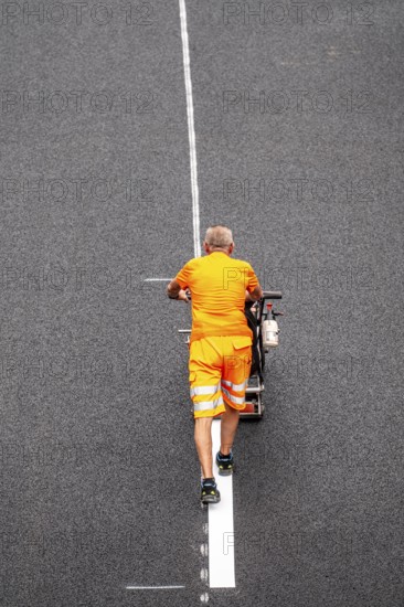 Rehabilitation of the A52 motorway near Essen, an 8 km long section between the Essen-Kettwig junction and the Essen-Ost motorway junction was completely rehabilitated over a period of 9 years, 6 lanes, new drainage pipes, carriageway, bridges, noise barriers, traffic facilities, here the last section, in the direction of Düsseldorf, new carriageway surface, laying of porous asphalt, whispering asphalt, marking work on the new carriageway, at the Essen-Rüttenscheid junction, North Rhine-Westphalia, Germany