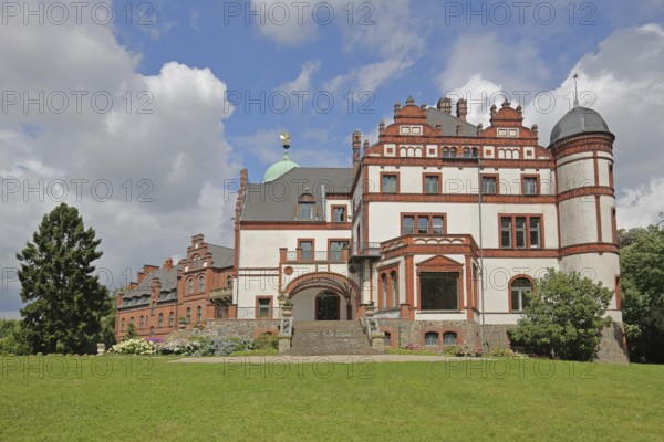 Wiligrad Castle built in 1898 on Lake Schwerin, Lübstorf, Mecklenburg Lake District, Mecklenburg-Western Pomerania, Germany