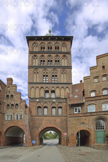Historic castle gate and customs officers' house as parts of the former city fortifications, city gate, Brick Gothic, brick building, Old Town, Lübeck, Schleswig-Holstein, Germany