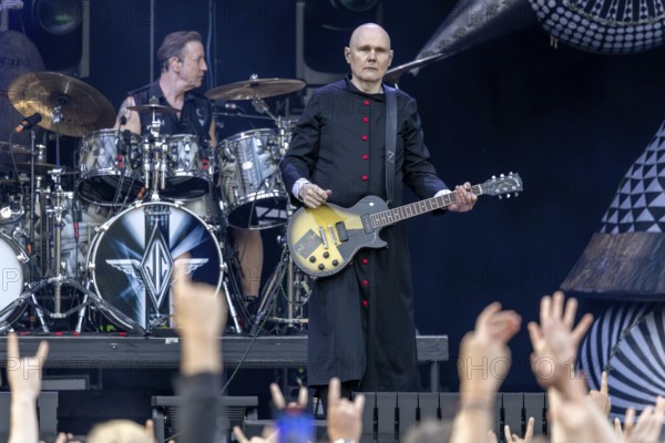 Billy Corgan, singer, guitarist, The Smashing Pumpkins, rock band, USA, The Aghori Tour 2025, open air at the Citadel Music Festival, 06.08.2025, Zitadelle Spandau, Berlin, Germany < english> THE SMASHING PUMPKINS, rock band, alternative, USA, The Aghori Tour 2025, open air at the Citadel Music Festival, August 6, 2025, Spandau Citadel, Berlin, Germany