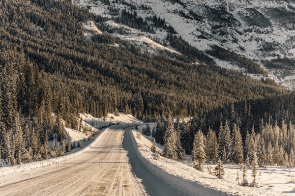 Winter road trip on the Icefields Parkway with lots of snow and ice, Banff National Park, Jasper National Park, Alberta, Canada