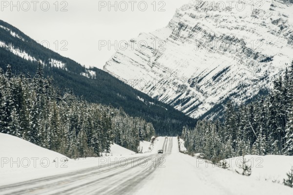 Winter road trip on the Icefields Parkway with lots of snow and ice, Banff National Park, Jasper National Park, Alberta, Canada