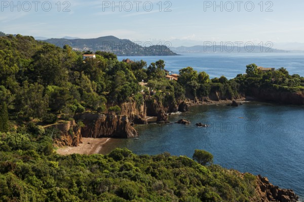 Picturesque coast and red rocks, near Anthéor, Saint-Raphaël, Massif de l'Esterel, Esterel Mountains, Département Var, Cote d'Azur, Provence-Alpes-Côte d'Azur, France