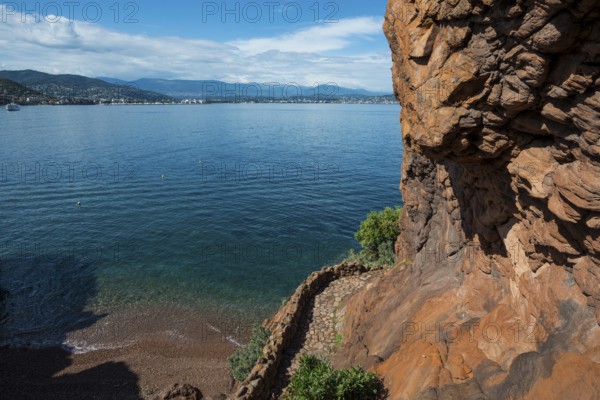 Picturesque coast and red rocks, Pointe de l'Aiguille, Théoule-sur-Mer, Massif de l'Esterel, Esterel Mountains, Département Var, Cote d'Azur, Provence-Alpes-Côte d'Azur, France