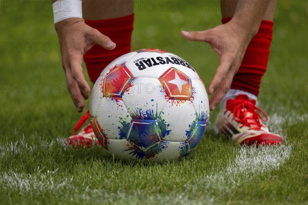 Footballer takes a corner kick***The ball is the official match ball of the Bundesliga and Bundesliga 2 in the 2025/26 season