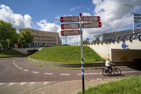 Roundabout in the Dutch city of Houten, the lanes for cars and bicycles are separated, the cycle path runs under the car lane, through subways, so that cyclists and cars can pass the intersection separately, in Houten, bicycle traffic has priority, considered a model city for modern bicycle traffic, Netherlands