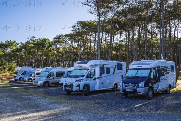Campervans on Contis beach campersite, Saint Julien en Born, Saint-Julien-en-Born, Landes, France