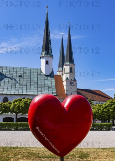 Chapel of Grace and Stiftspfarrkirche Sankt Philippus und Jakobus am Kapellplatz, place of pilgrimage, Altötting, Upper Bavaria, Bavaria, Germany