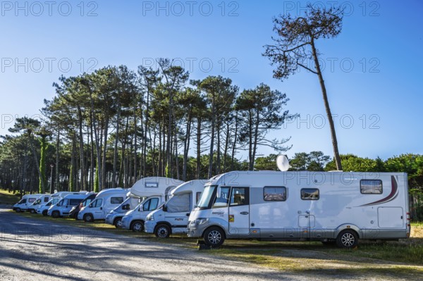Campervans on Contis beach campersite, Saint Julien en Born, Saint-Julien-en-Born, Landes, France