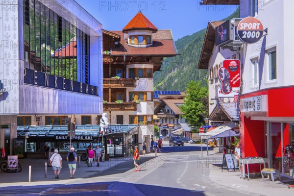 Dorfstrasse with Penkenbahn valley station, Mayrhofen, Zillertal, Zillertal Alps, Tyrol, Austria