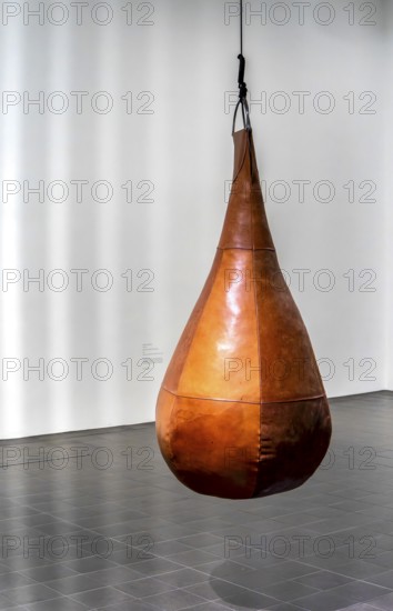 Interior design with paintings and exhibits in the Hamburger Kunsthalle, art museum am Glockengießerwall, Hamburg, Germany