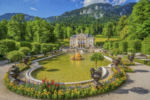 Water parterre with golden fountain and the front view of Linderhof Palace, Ettal, Ammertal, Upper Bavaria, Bavaria, Germany, UNESCO World Heritage Site