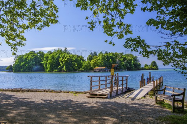 Bell jetty on the lakeshore with a view of Roseninsel in Lake Starnberg, Feldafing, Upper Bavaria, Bavaria, Germany
