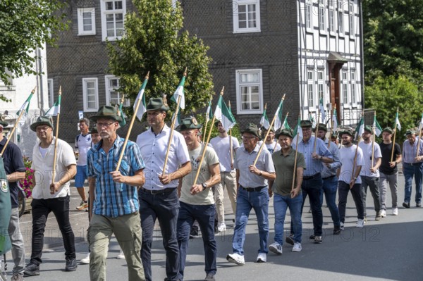 Rifle festival in Bad Fredeburg, in the Sauerland region, marching of the rifle companies in the town, parade, St George's Rifle Brotherhood, 3-day rifle festival, for 193 years, customs in the Hochsauerland district, North Rhine-Westphalia, Germany