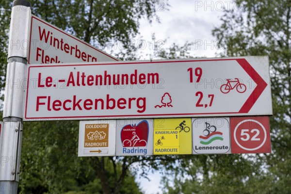 Sauerlandring cycle path, an 84 km long circular cycle path between the towns of Finnentrop, Eslohe, Schmallenberg and Lennestadt, mostly on former railway lines, signposts, Sauerland, North Rhine-Westphalia, Germany