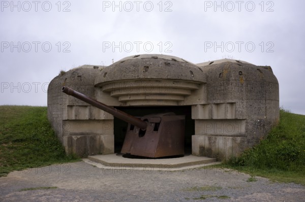 German Krupp 15 cm cannon, gun, in the bunker of the Le Chaos battery, gun battery, Atlantic Wall, Second World War, D-Day, Operation Overlord, Longues-sur-Mer, Normandy, Calvados, France