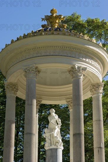Statue of Venus with Cupid in the Temple of Venus above the terraced gardens, park of Linderhof Castle, UNESCO World Heritage Site, Ettal, Unterammergau, Garmisch-Partenkirchen, Upper Bavaria, Bavaria, Germany
