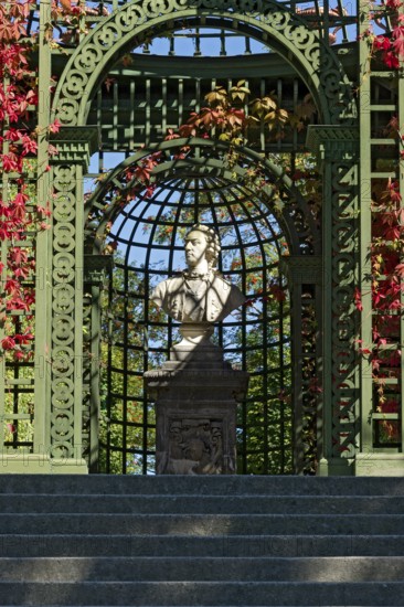 Decorative bust, nobleman in rococo style in the arcade, park of Linderhof Castle, UNESCO World Heritage Site, Ettal, Unterammergau, Garmisch-Partenkirchen, Upper Bavaria, Bavaria, Germany