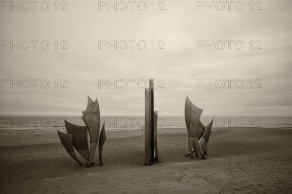 Les Braves, memorial of Anilore Banon, polynational memorial to the Second World War, Omaha Beach, D-Day, Operation Overlord, Saint-Laurent-sur-Mer near Colleville-sur-Mer, black and white, vintage, Normandy, Calvados, France
