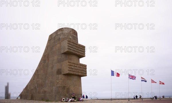 Memorial to the landing of the US V Corps on 6 June 1944, Les Braves on the left, memorial by Anilore Banon, polynational memorial to the Second World War, Omaha Beach, D-Day, Operation Overlord, Saint-Laurent-sur-Mer near Colleville-sur-Mer, Normandy, Calvados, France