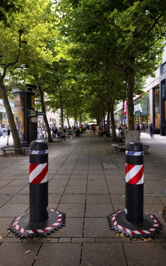 Automatic, electrically retractable bollards to protect against terrorist attacks, pedestrian zone, Königsstraße. Pedestrian zone, Stuttgart, Baden-Württemberg, Germany