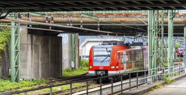 Bridge at Camberger Straße, Galluswarte, Deutsche Bahn, tracks and trains, Frankfurt am Main, Hesse, Germany