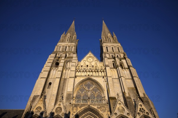 West facade, Cathedral Cathédrale Notre-Dame de Bayeux, evening light, Bayeux, Normandy, Calvados, France