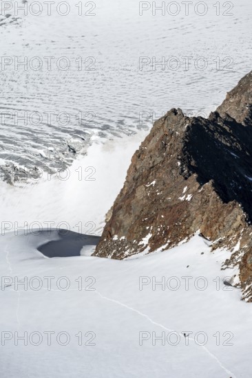 Mountaineer in the distance on the Übeltalferner glacier, Stubai Alps, South Tyrol, Italy