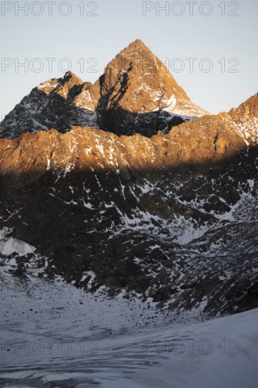 High mountain landscape at sunrise, summit of the Wilder Pfaff in the morning light, glacier and rocky mountain peaks with alpenglow, Stubai Alps, South Tyrol, Italy