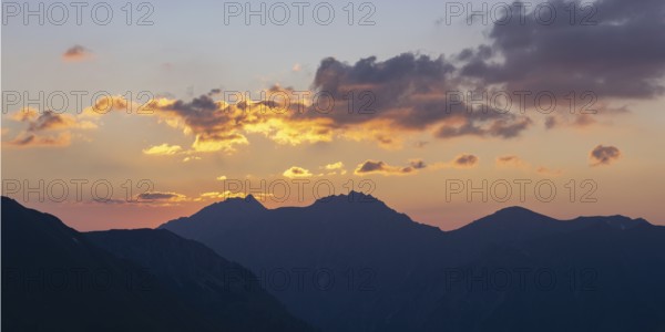 Sunrise from the Zeigersattel on the Nebelhorn, 2224m, Allgäu Alps, Allgäu, Bavaria, Germany