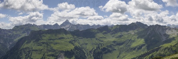 Mountain panorama from the Koblat high trail on the Nebelhorn over the Obertal valley with lush green alpine meadows to the Hochvogel and Rosszahn group with the Hochvogel, 2592m, Allgäu Alps, Allgäu, Bavaria, Germany